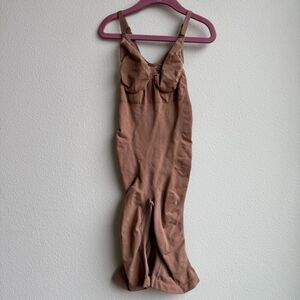 SKIMS Seamless Sculpt Mid Thigh Bodysuit Shapewear Tan Brown size Large / XL
